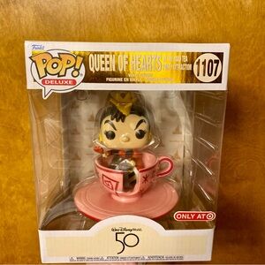 Funko Pop Deluxe Queen of Hearts in Teacup Walt Disney World 50th